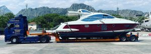 Sezonu açılışı için tekne indirme